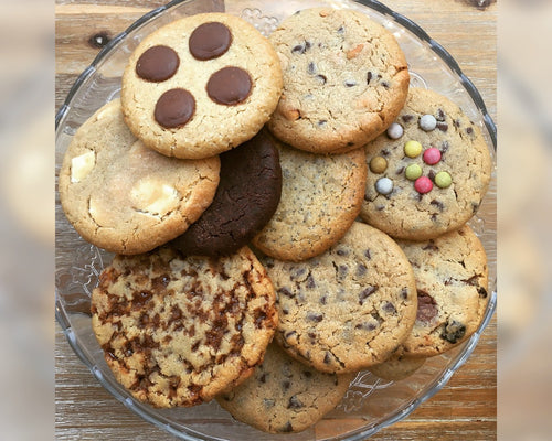 Assortiment de 10 GRANDS cookies - parfums variés