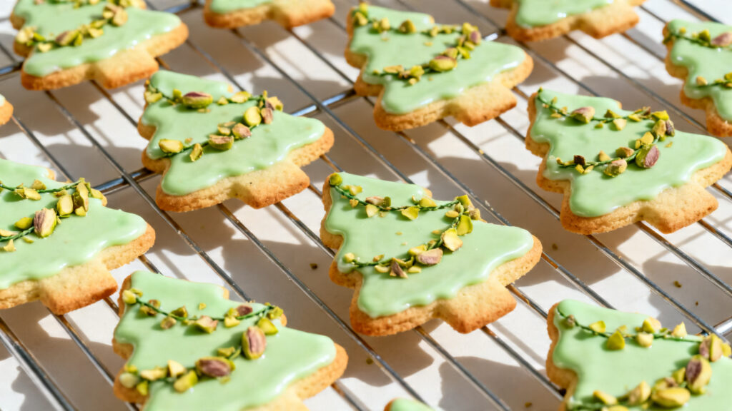 Mini cookies sapin au glaçage royal pistache