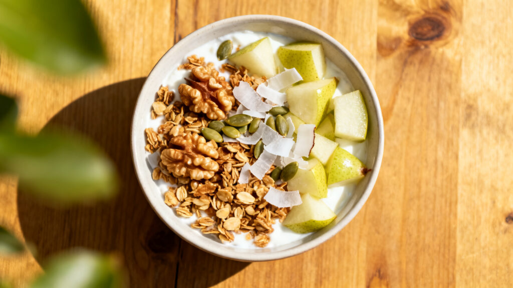 Skyr bowl IG bas avec granola et graines croquantes